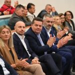 (FOTO) Najveća tribina u istoriji Krupe na Uni: Na skup Ujedinjene Srpske došlo 25 odsto onih koji izlaze na izbore