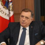 Šamar ili bračna šala: Internet eksplodirao zbvog snimka Makrona i supruge
